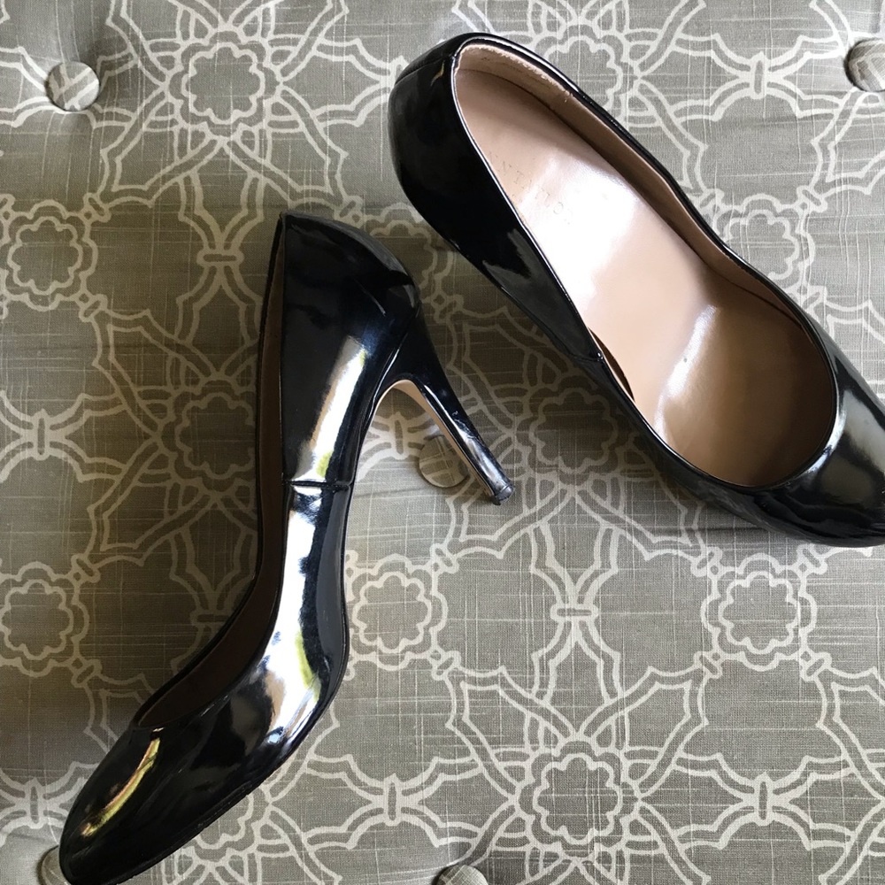 Ann Taylor patent leather pumps